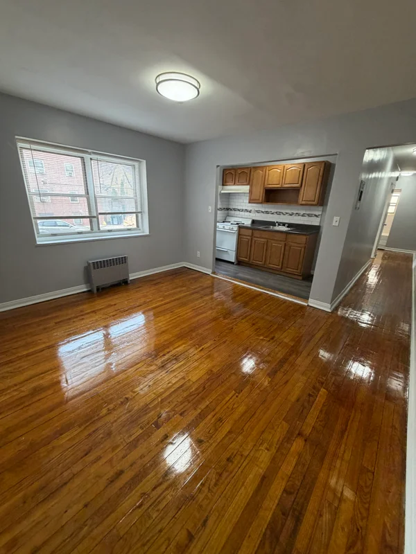 East Orange Apartment: 68 Elmwood Ave