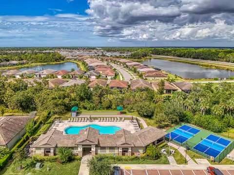 Venice House: 11976 Blazing Star Drive
