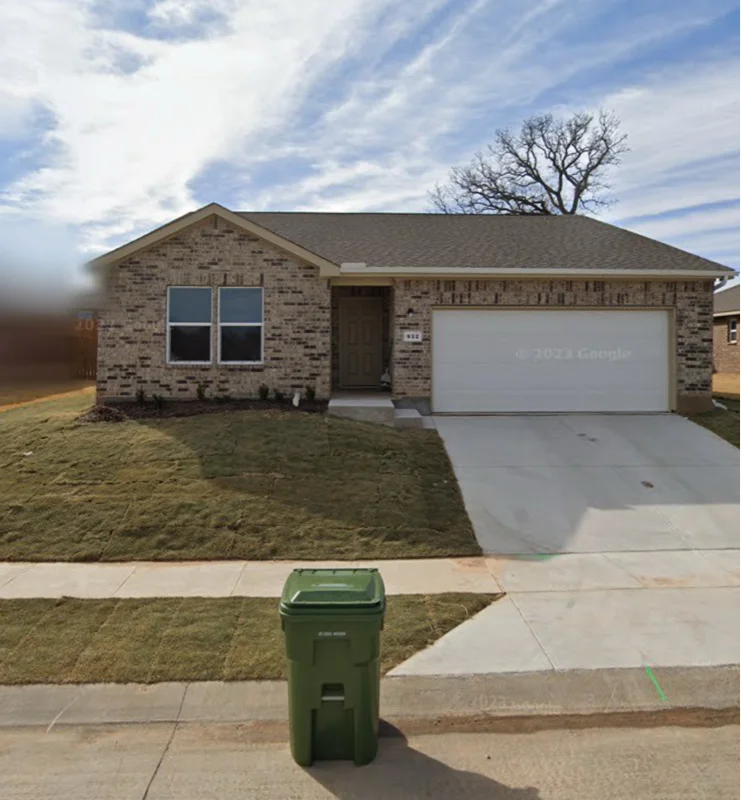 Springtown House: 932 Avagail Ave