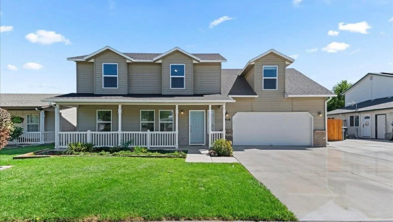 KUNA House: 1916 N DUCK HAWK AVE