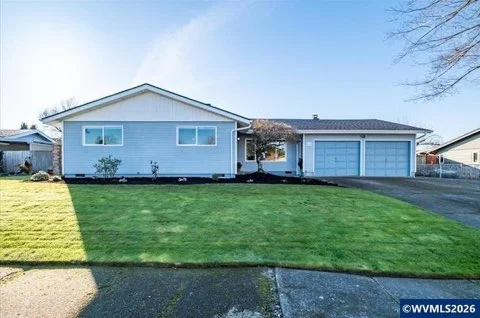 Salem House: 4578 Sesame St NE