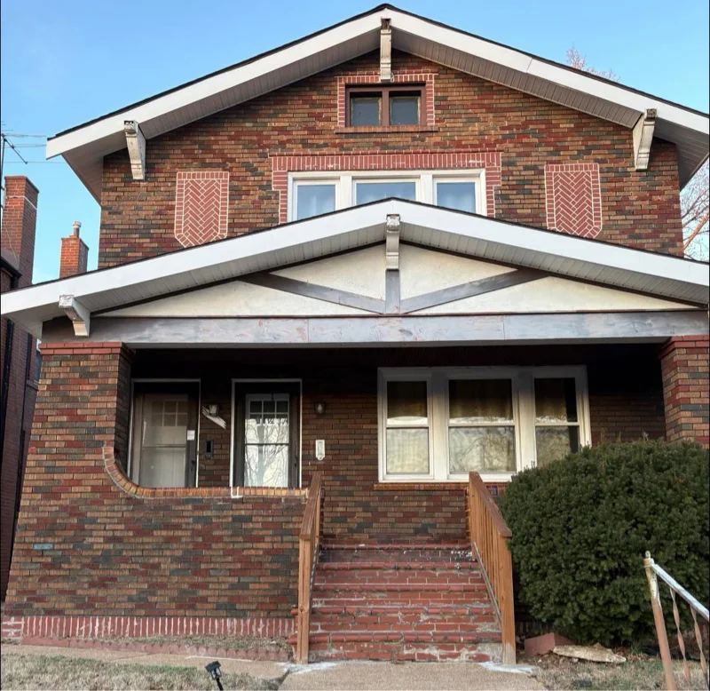 Saint Louis Multiplex: 1637 McLaran