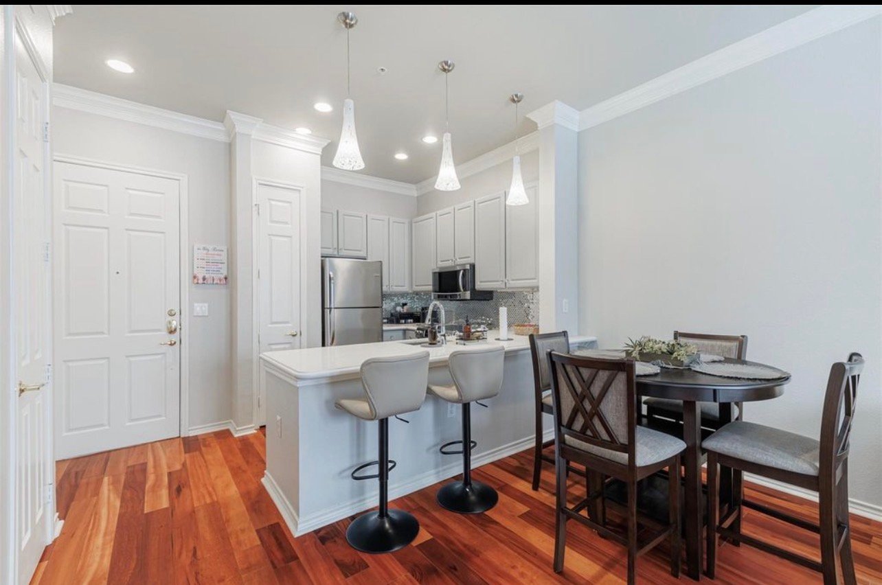 Houston Condo: 2400 McCue Rd