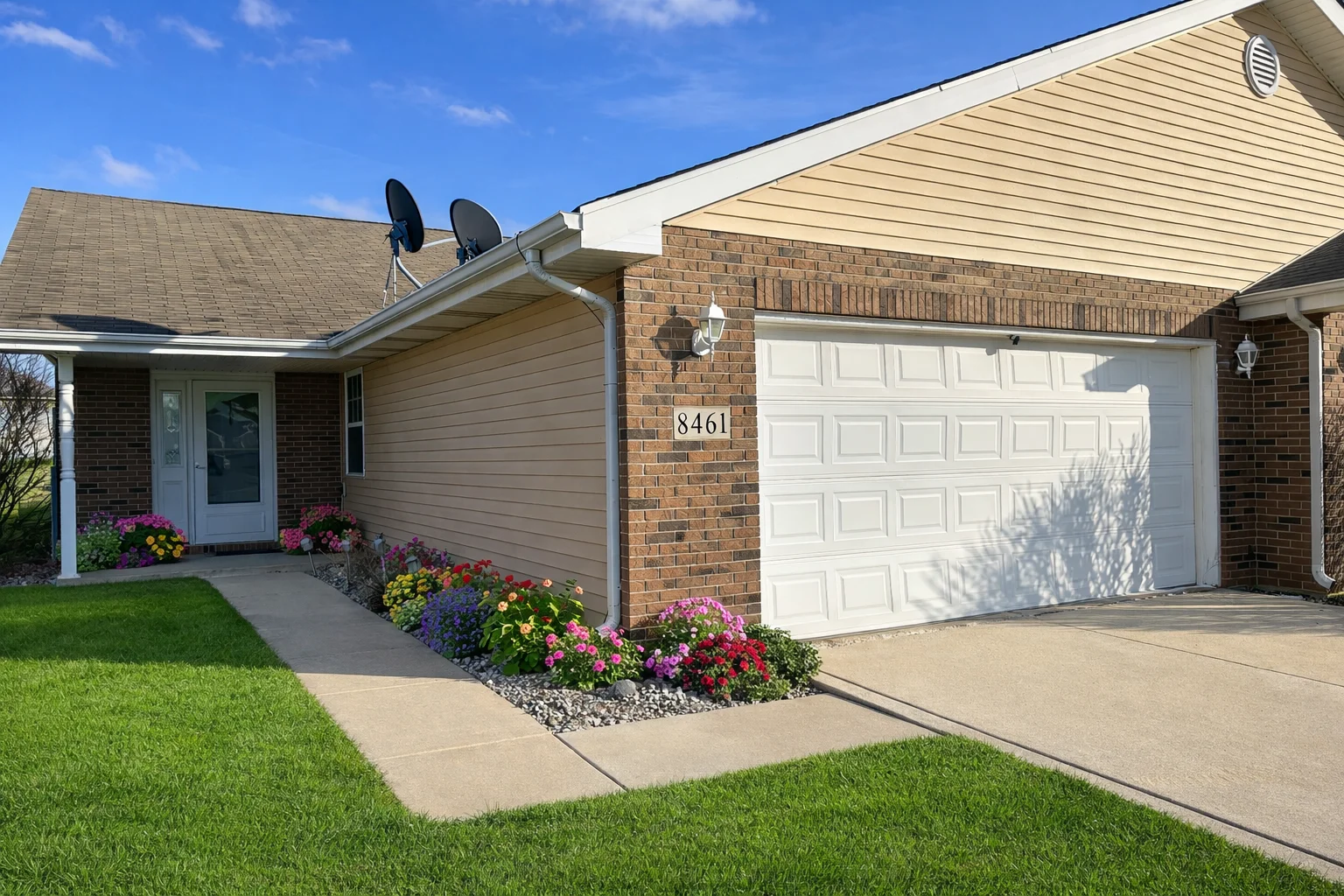 Merrilville Townhome: 8461 Pierce Street, Merrillville, IN 46410