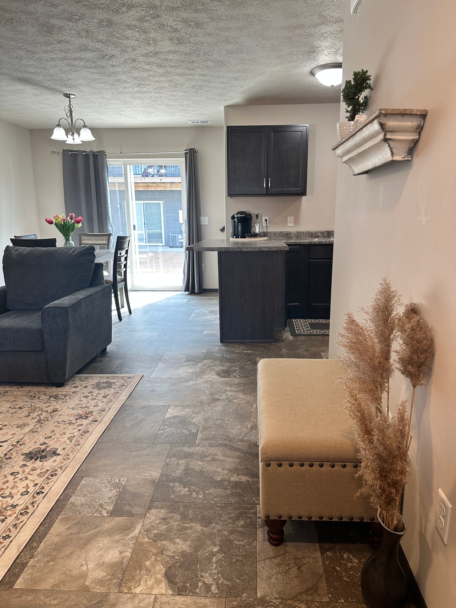 Tea Townhome: 2200 North Main Ave