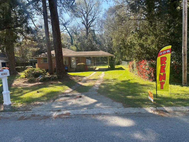 Macon House: 4343 Summerhill Dr