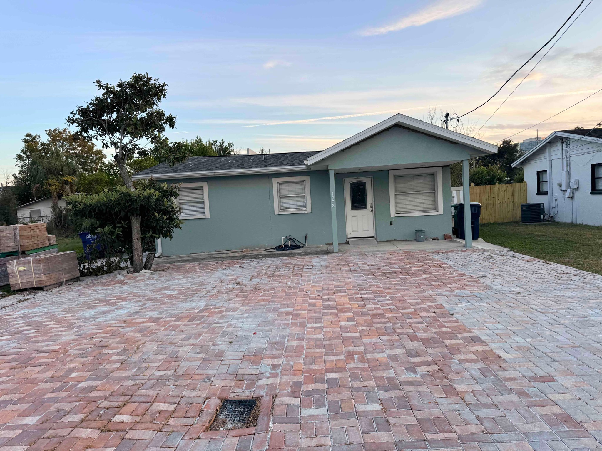 Tampa House: 4208 W la salle