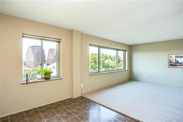 Kansas City Condo: 4550 Warwick Blvd