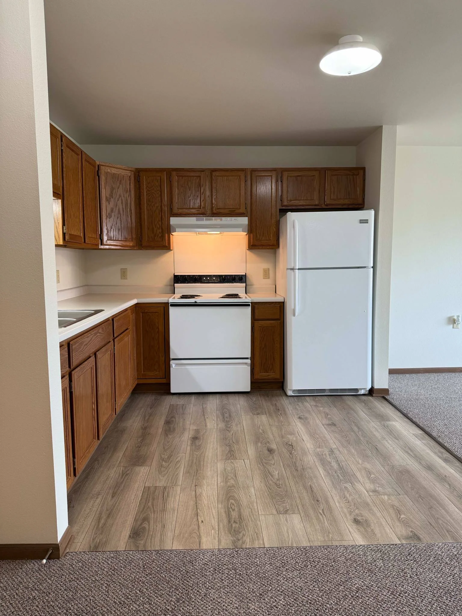 West Bend Apartment: 840 Weinert Rd.
