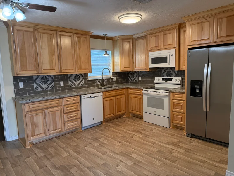 Vidor House: 635 S Archie St