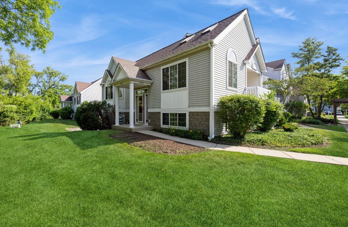 Algonquin Townhome: 2424 Dawson Dr