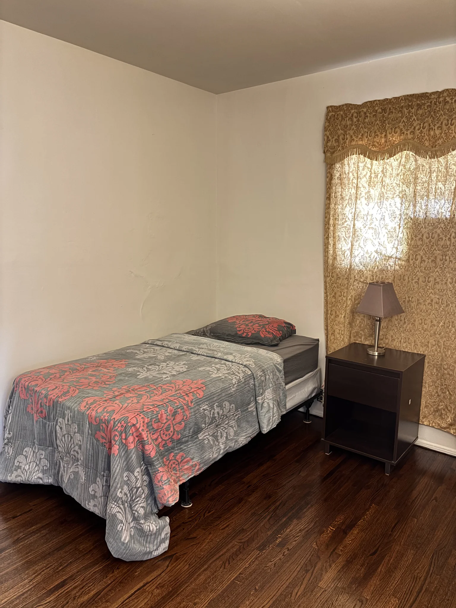 Norwalk House: 15514 Flatbush Ave