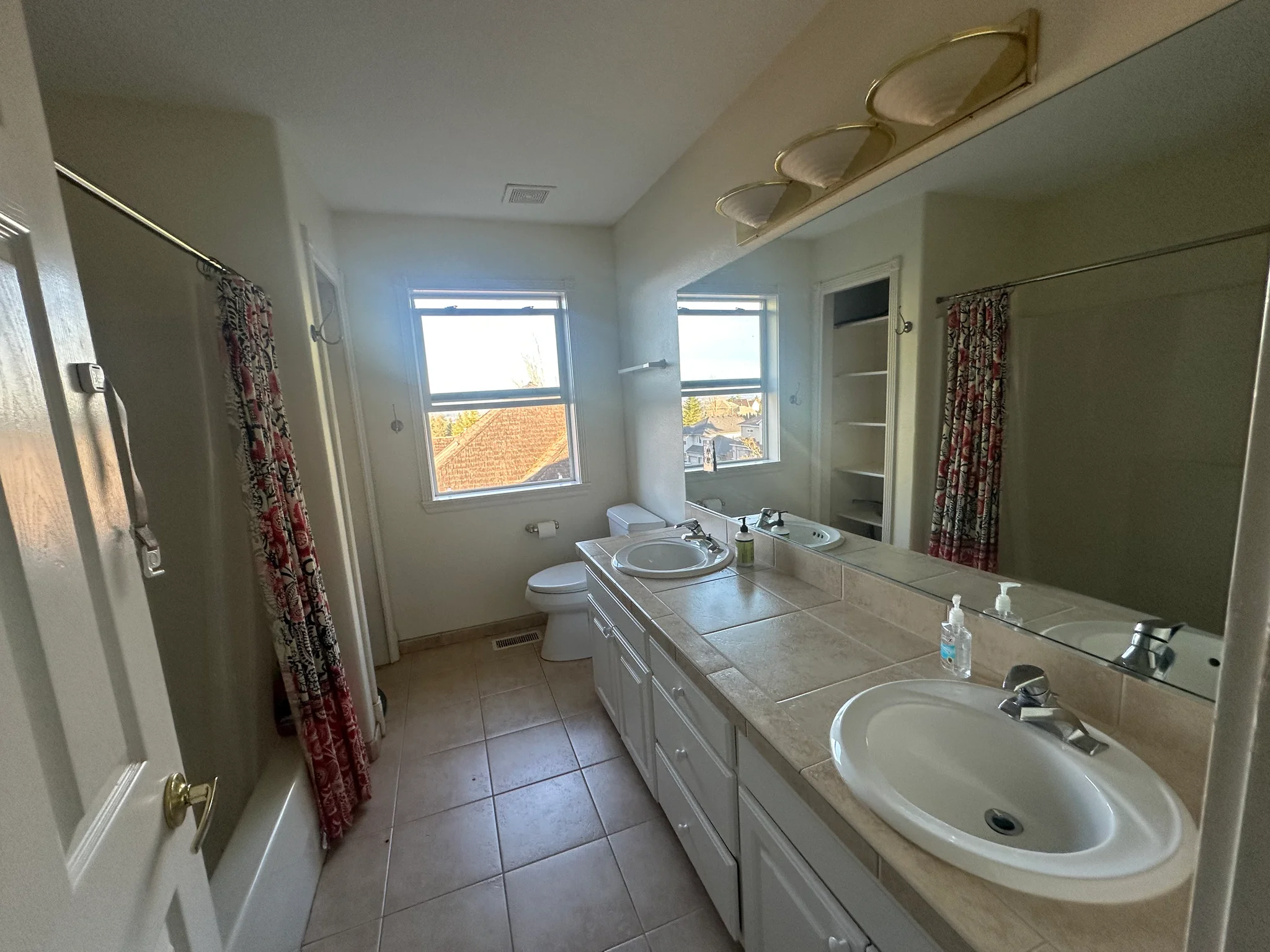 TIGARD House: 13698 SW HILLSHIRE DR