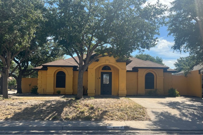 Laredo House: 409 Gaucho Ln