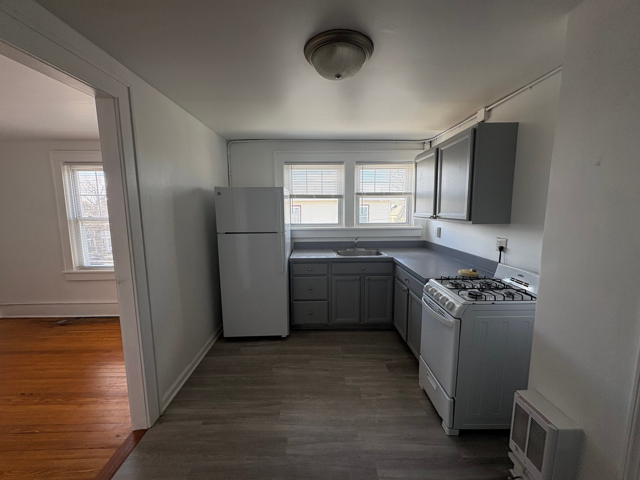 Ocean Grove Apartment: 89 Main Avenue