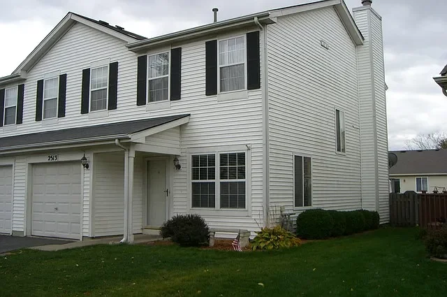 Plainfield Townhome: 2513 Stonybrook Ave