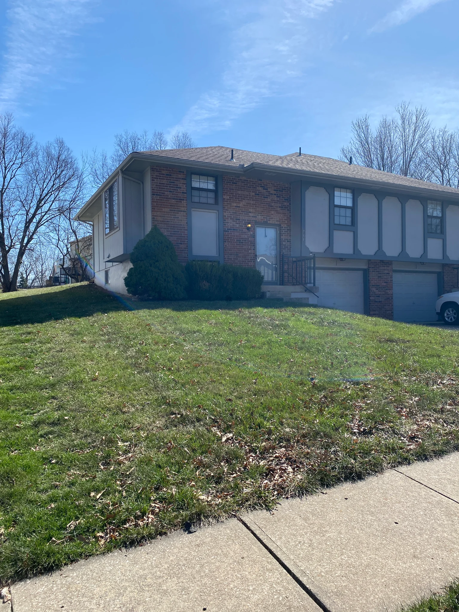 Lees Summit Townhome: 733 SE Claremont St