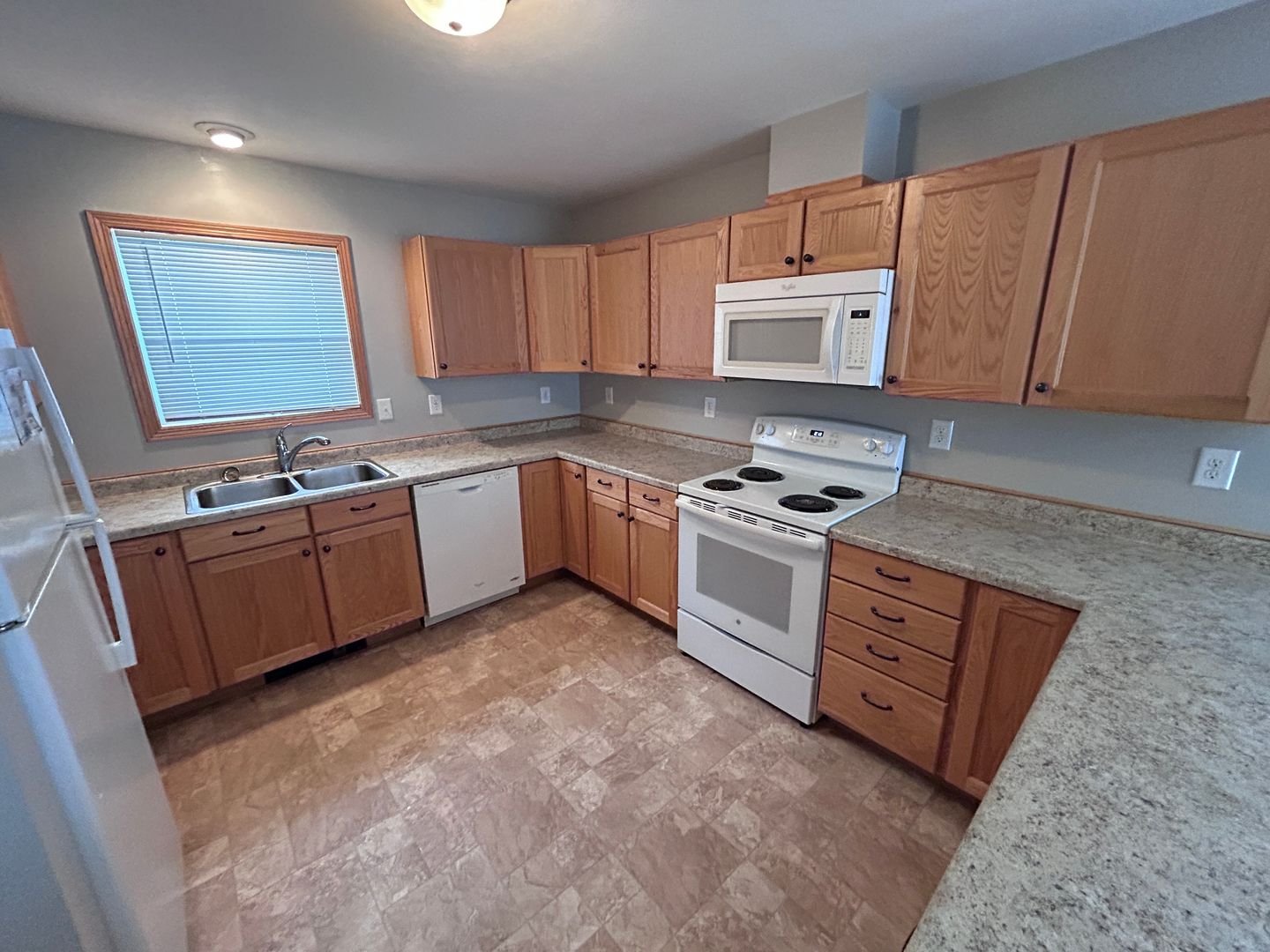 Valley City Townhome: 545 4th ave SW