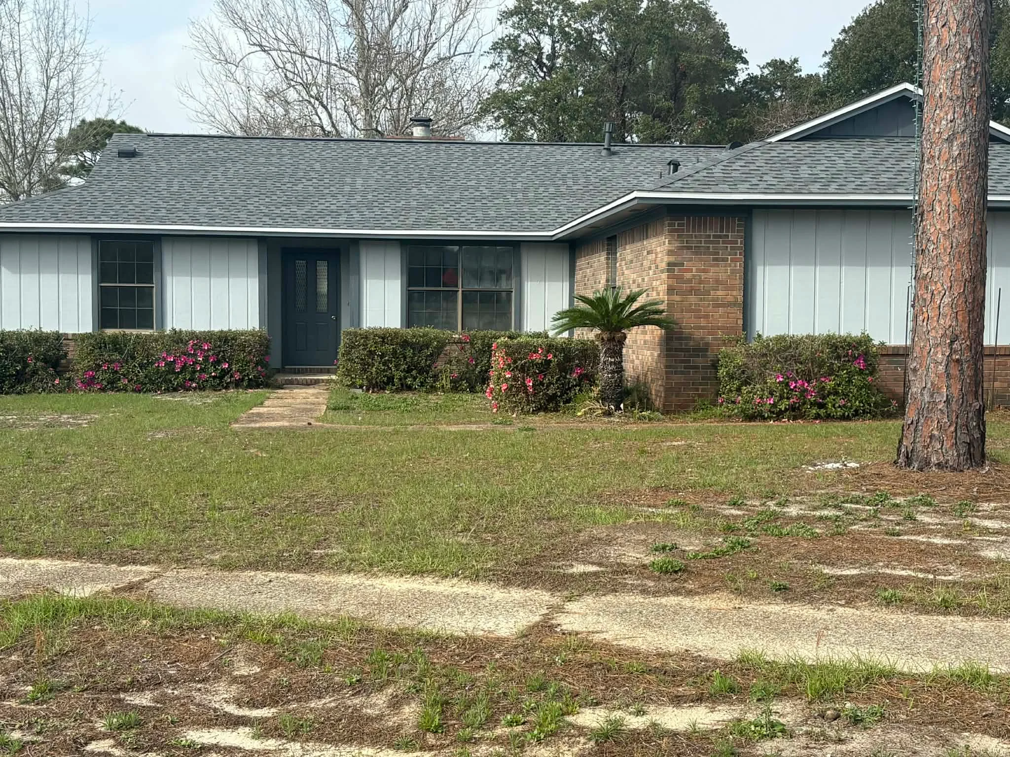 Mary Esther House: 199 Lakeside Ln