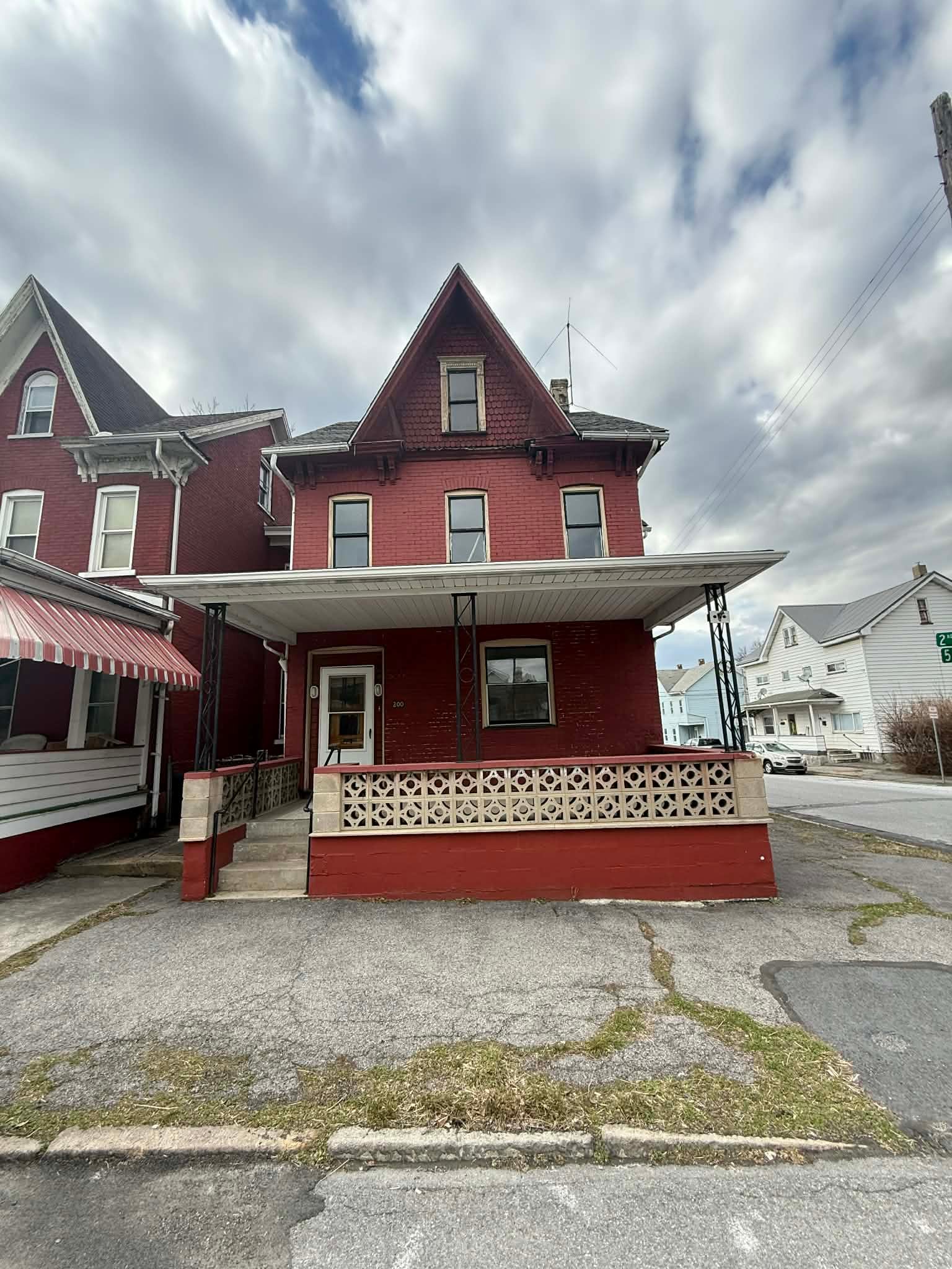 Altoona House: 200 5th Ave