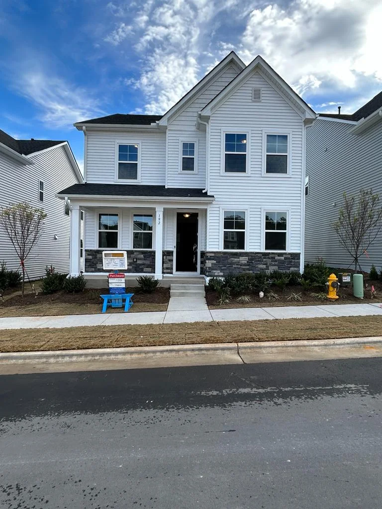 Raleigh House: 192 Edge of Auburn Blvd