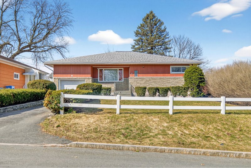 Albany House: 44 Fullerton St