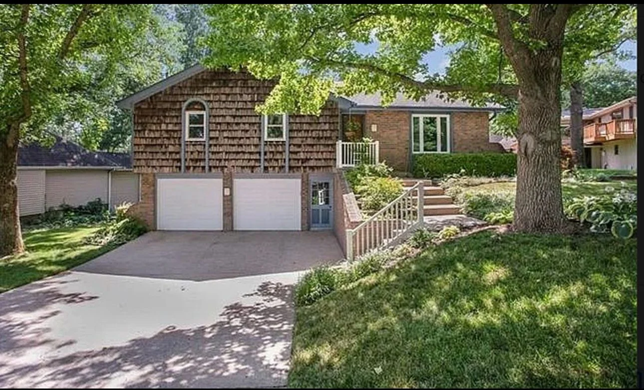 Parkville House: 5512 NW Indian Hills Lane