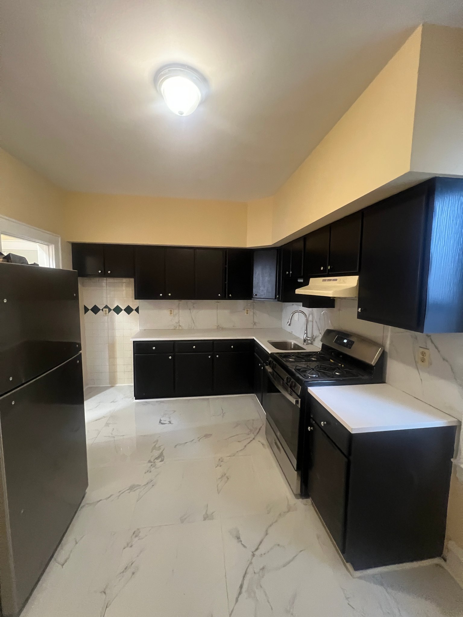 Newark Apartment: 218 Highland Ave