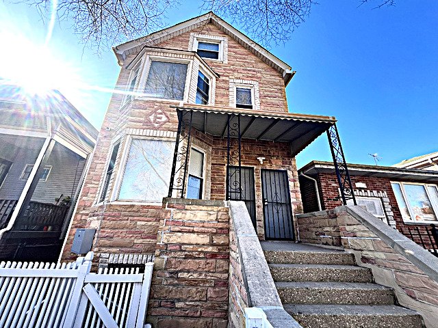 Chicago Apartment: 8208 S SouthShore Dr, Unit 1F, Chicago, IL 60617