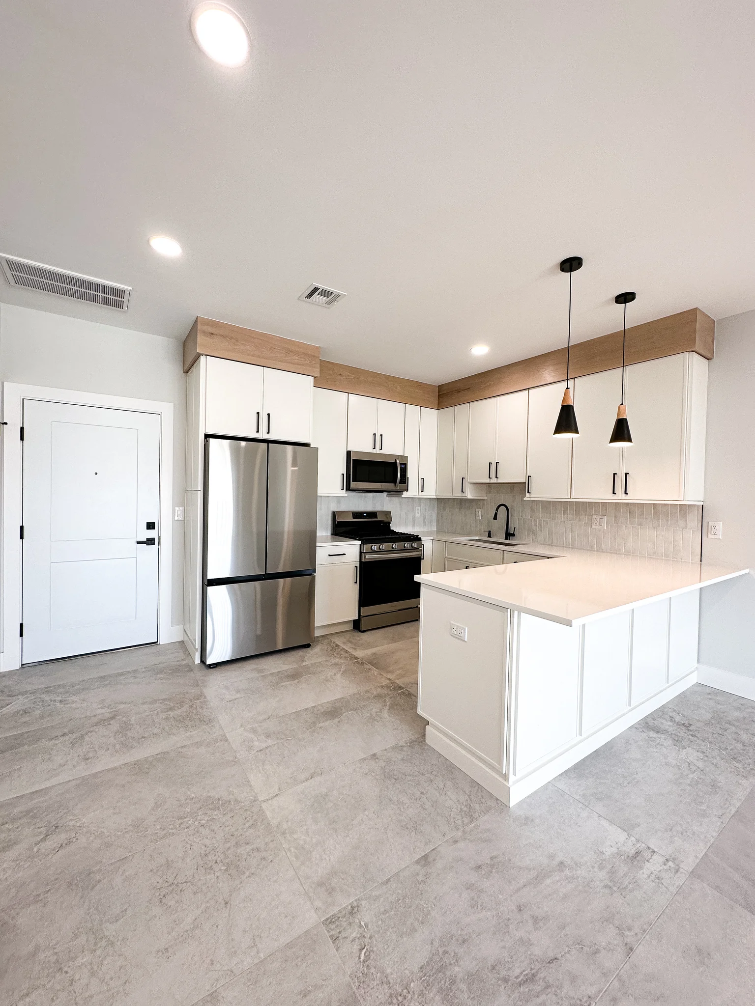 Newark Apartment: 56 Brill St