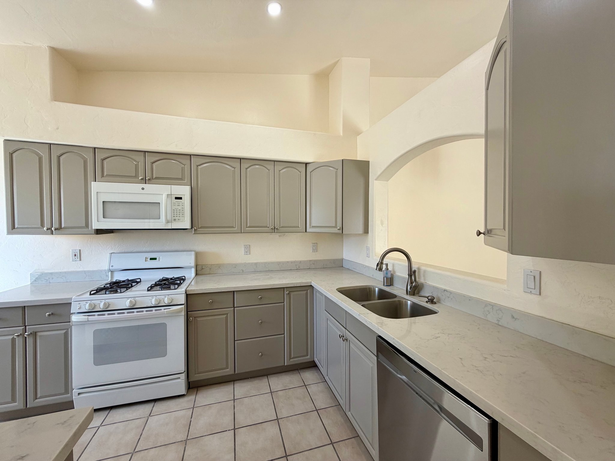 Nogales Townhome: 328 W Santa Barbara
