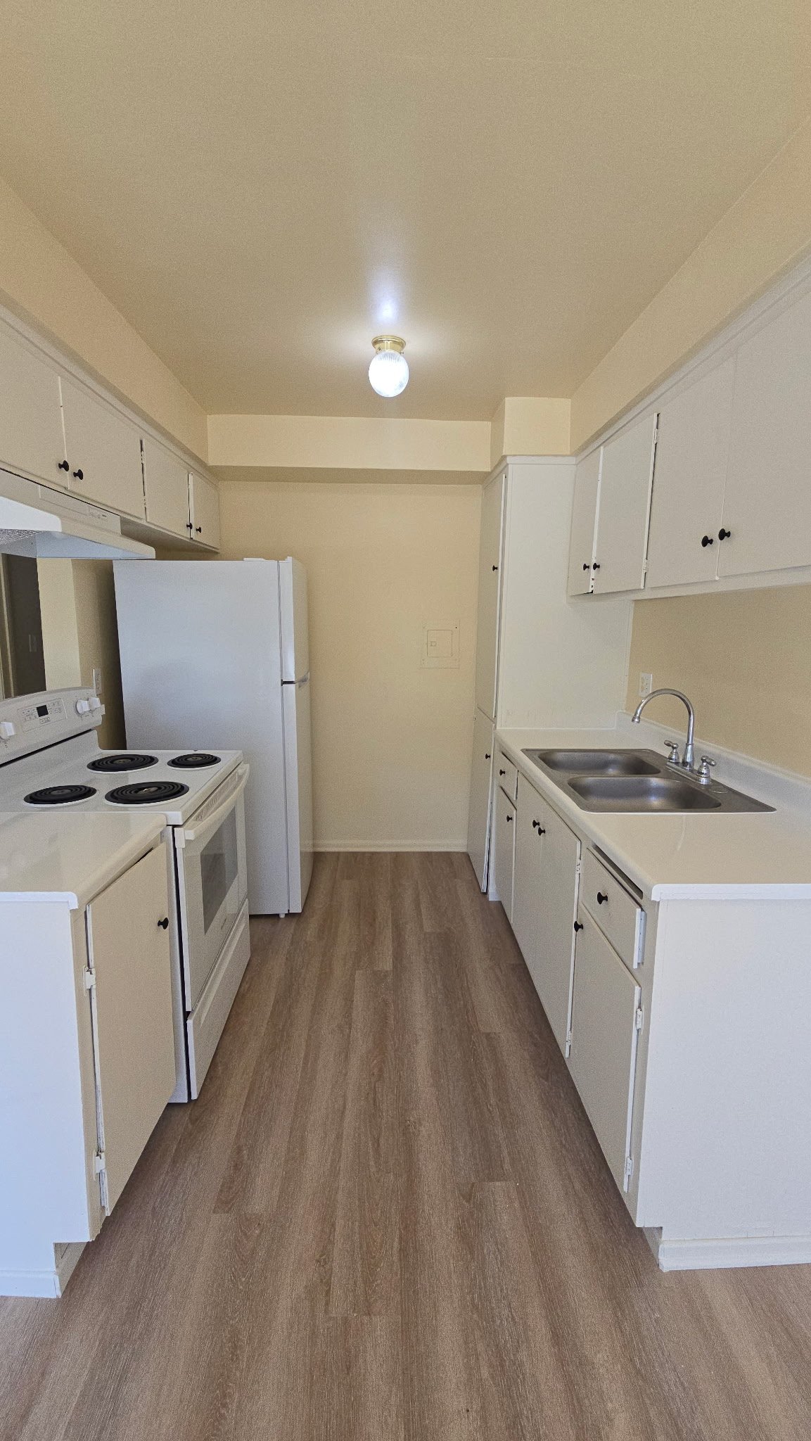 La Habra Apartment: 1001 E. Stearns Ave