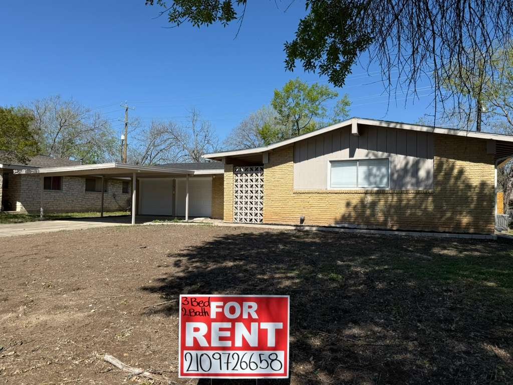 Universal City House: 317 E Lindbergh