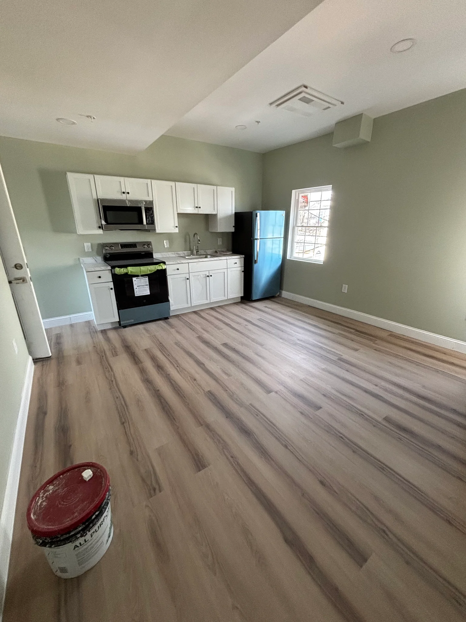 New Bedford Apartment: 110 8th St