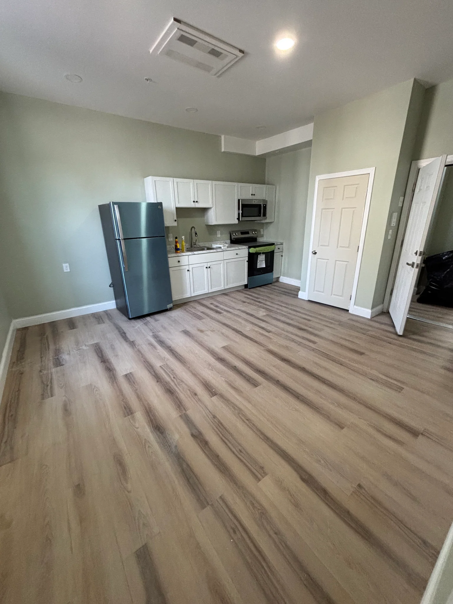 New Bedford Apartment: 110 8th St