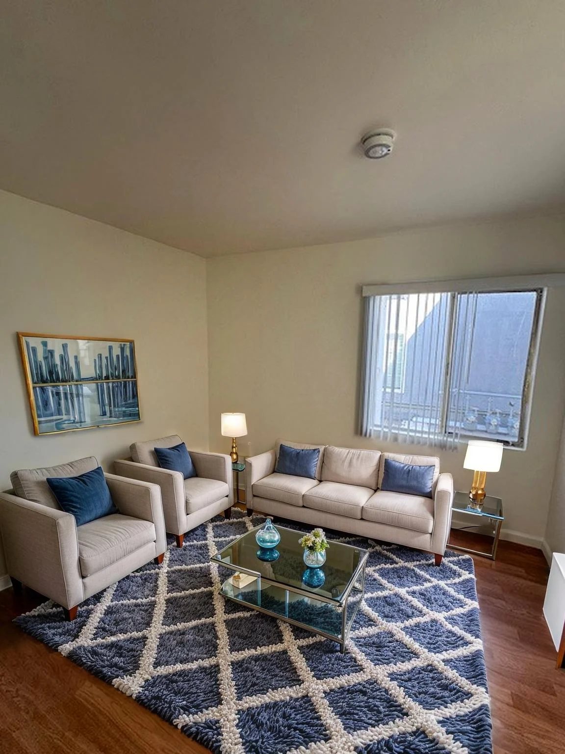Long Beach Apartment: 25 Bennett Ave