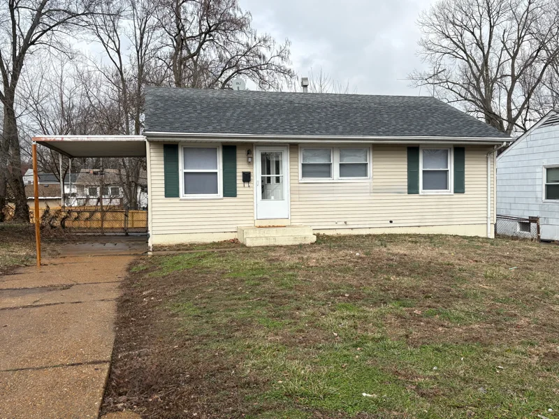 Saint Louis House: 327 Crawford Rd