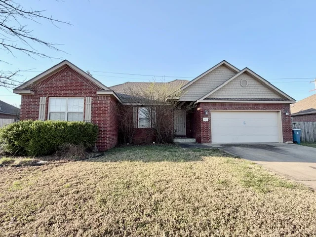 Bentonville House: 2903 SW Tanglewood Ave