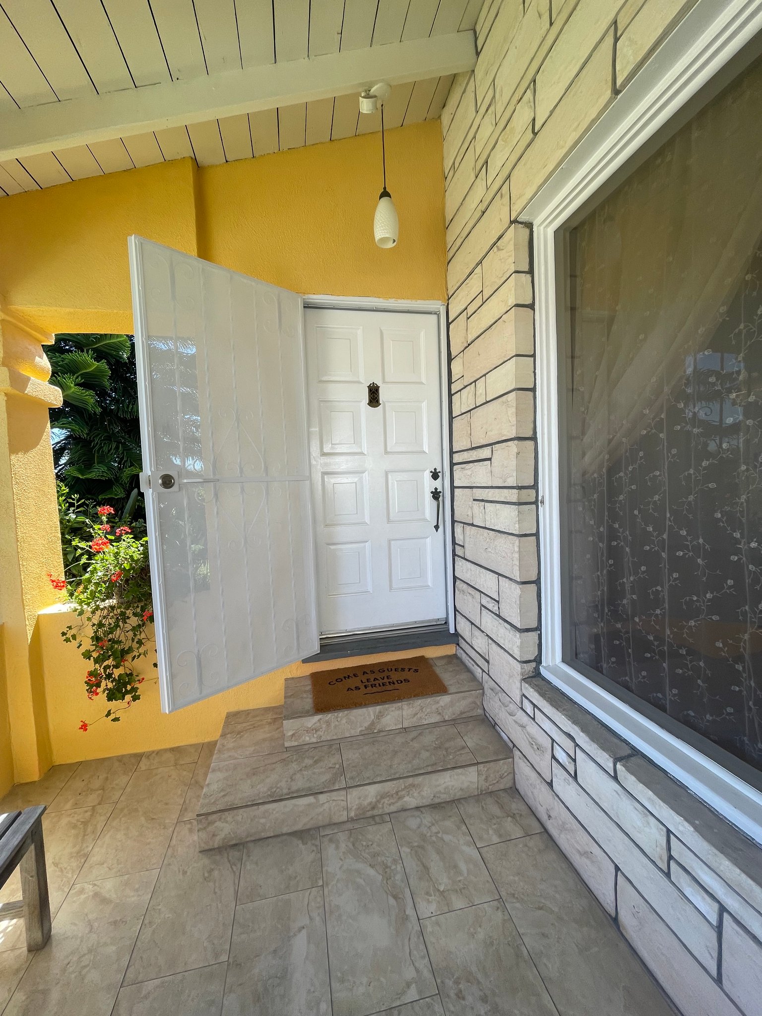 Los Angeles House: 11021 s hoover St