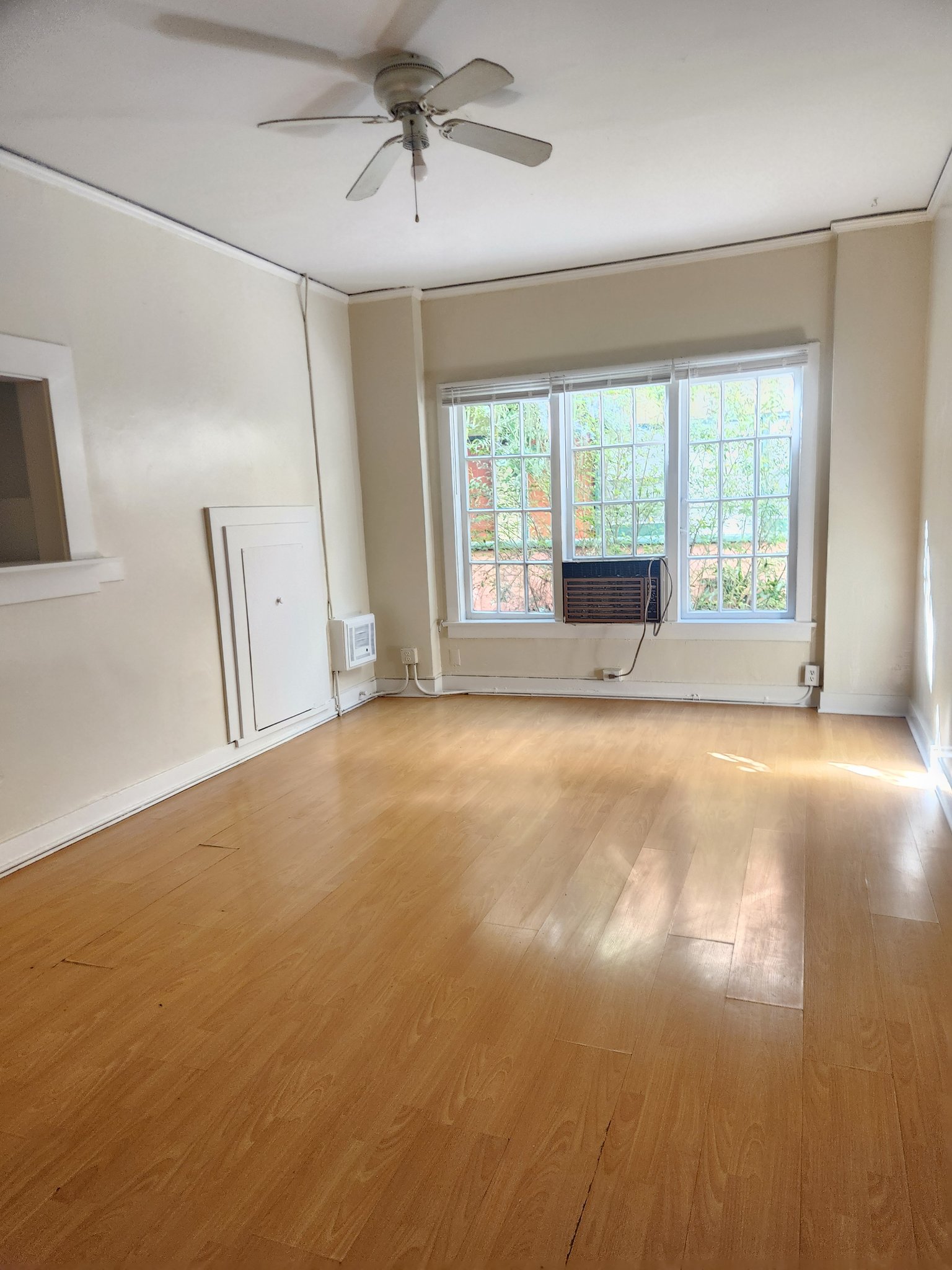 Los angeles Apartment: 1825 N. Ivar ave