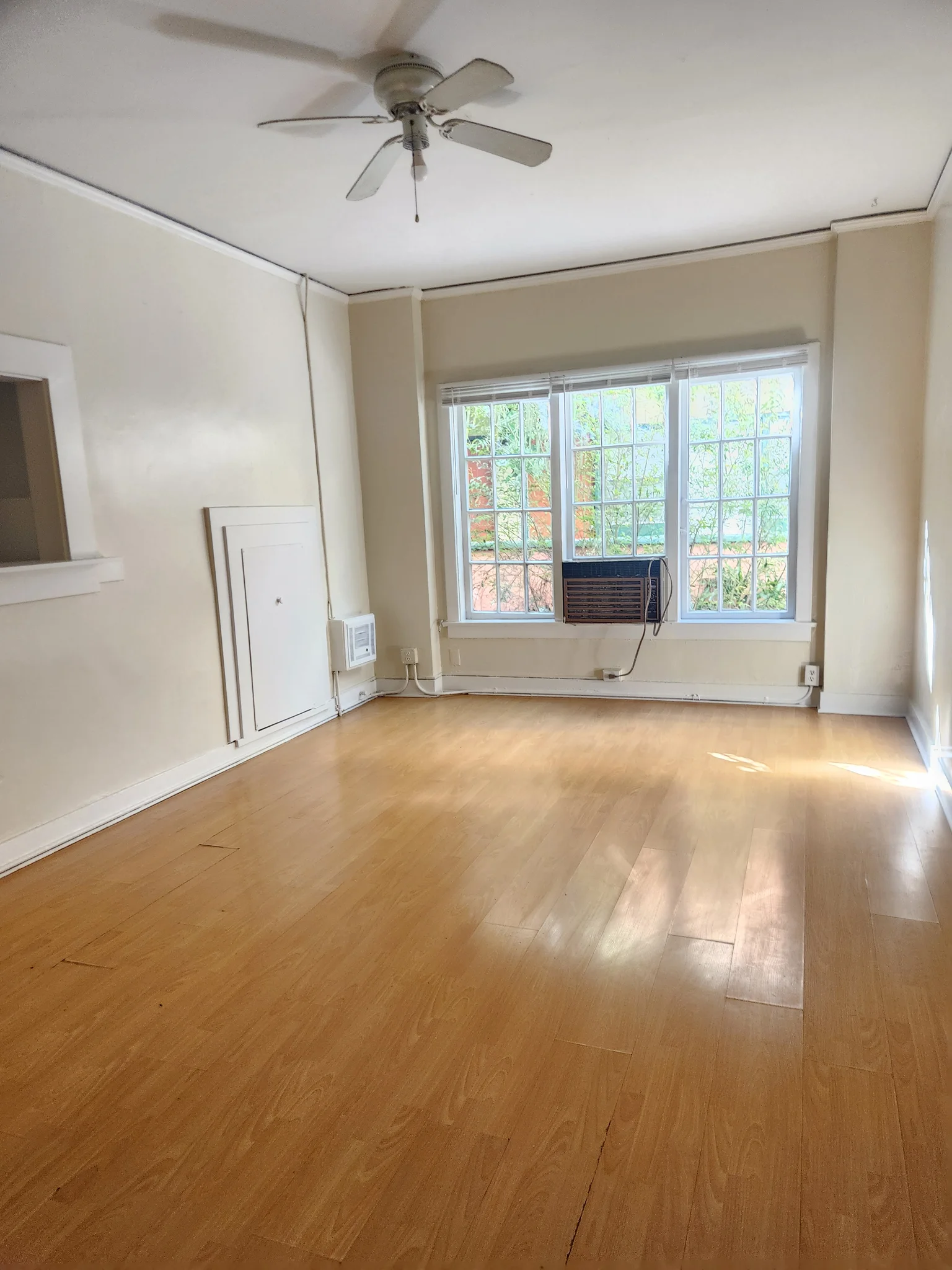 Los angeles Apartment: 1825 N. Ivar ave