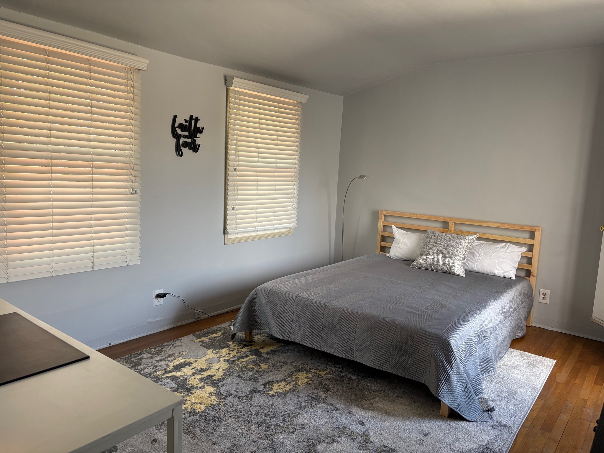 Los Angeles Single Room: 4016 Hepburn Ave