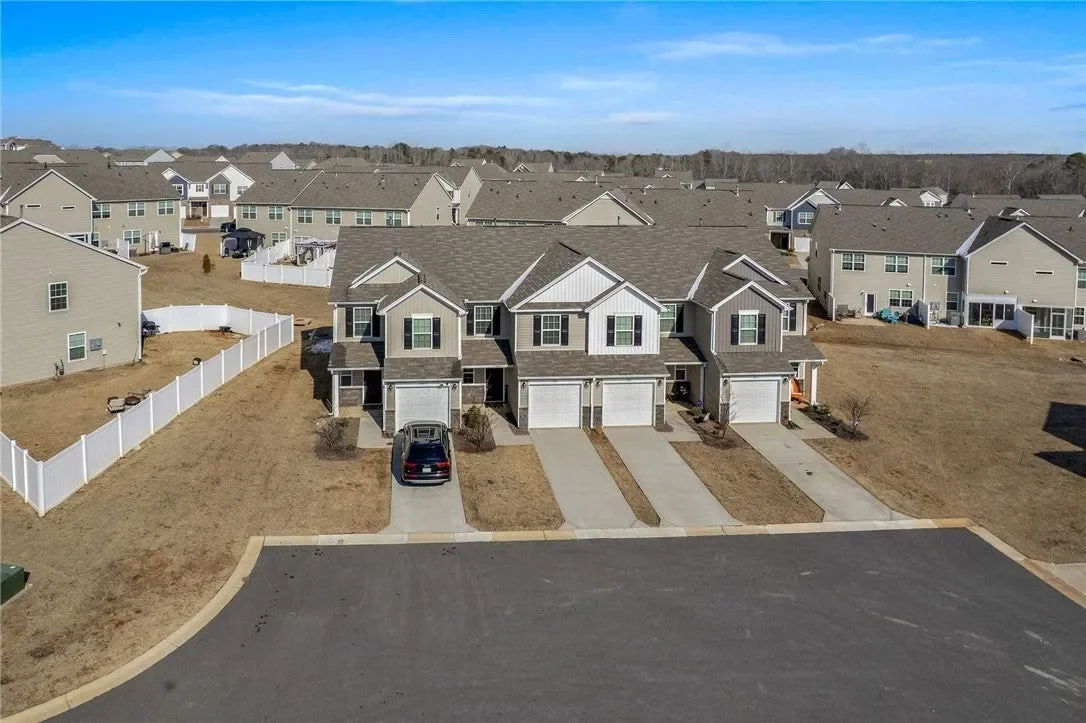 Pendleton Townhome: 559 Brasstown Ct