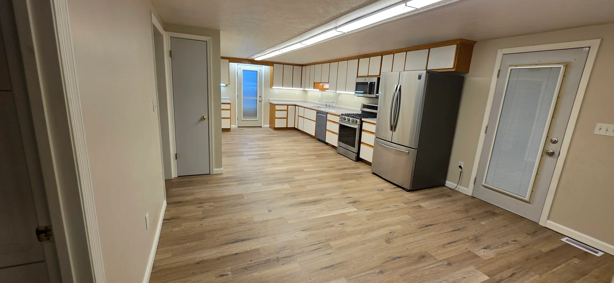 Bartonville House: 3803 S Granville Ave