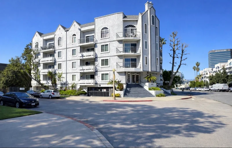 Sherman Oaks Condo: 4401 Sepulveda Blvd