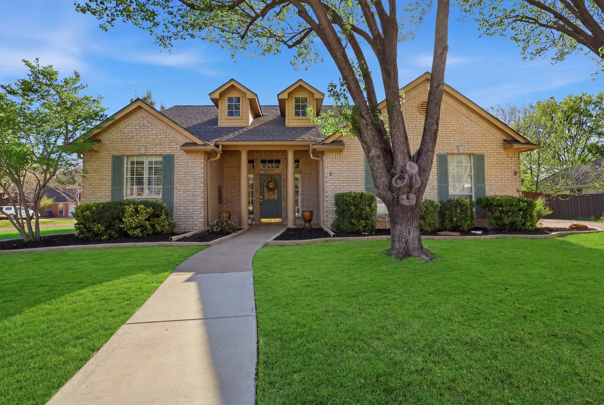 KELLER House: 1101 Countryhill Drive