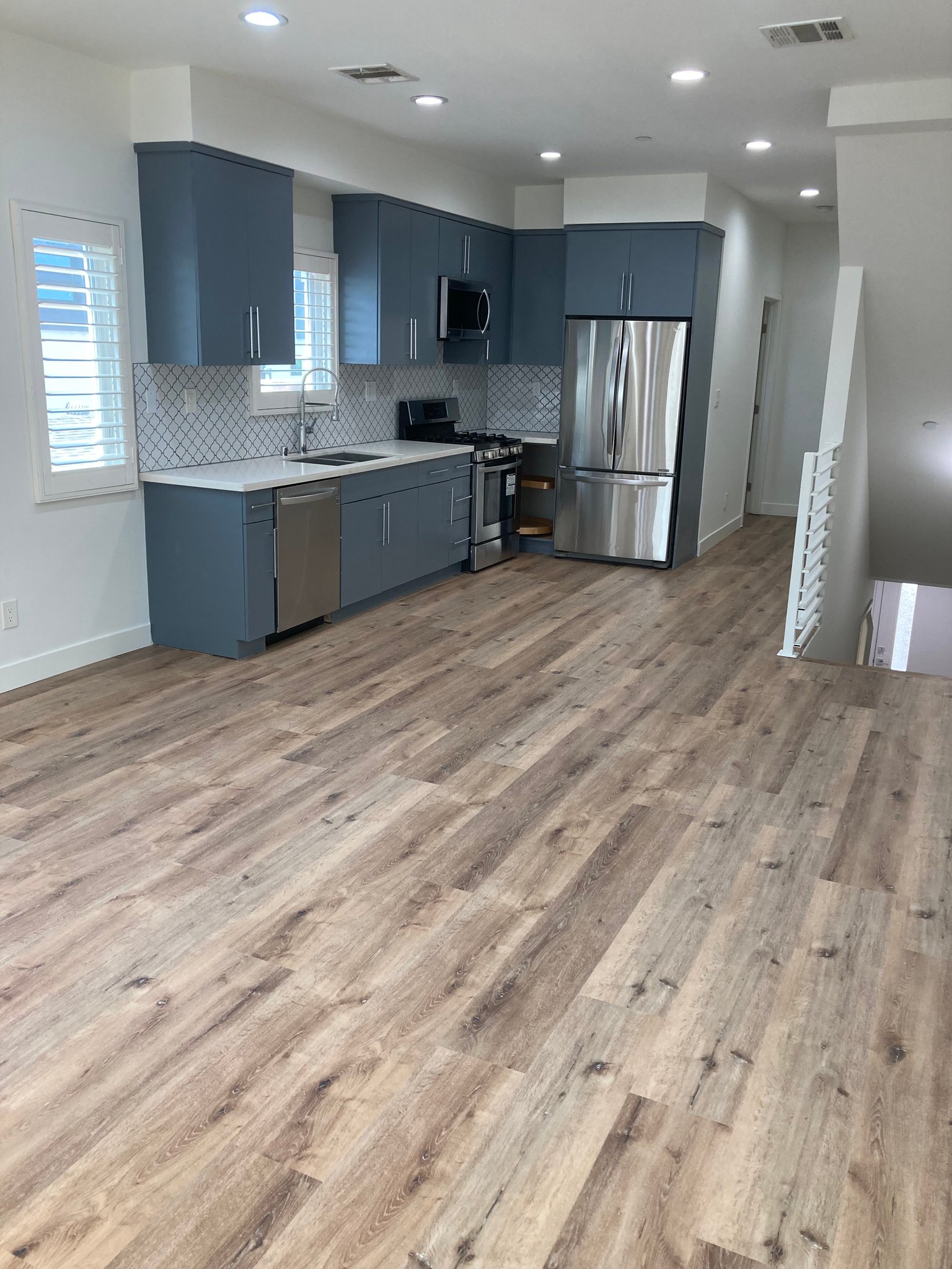 Los Angeles Multiplex: 648 N. Serrano Ave