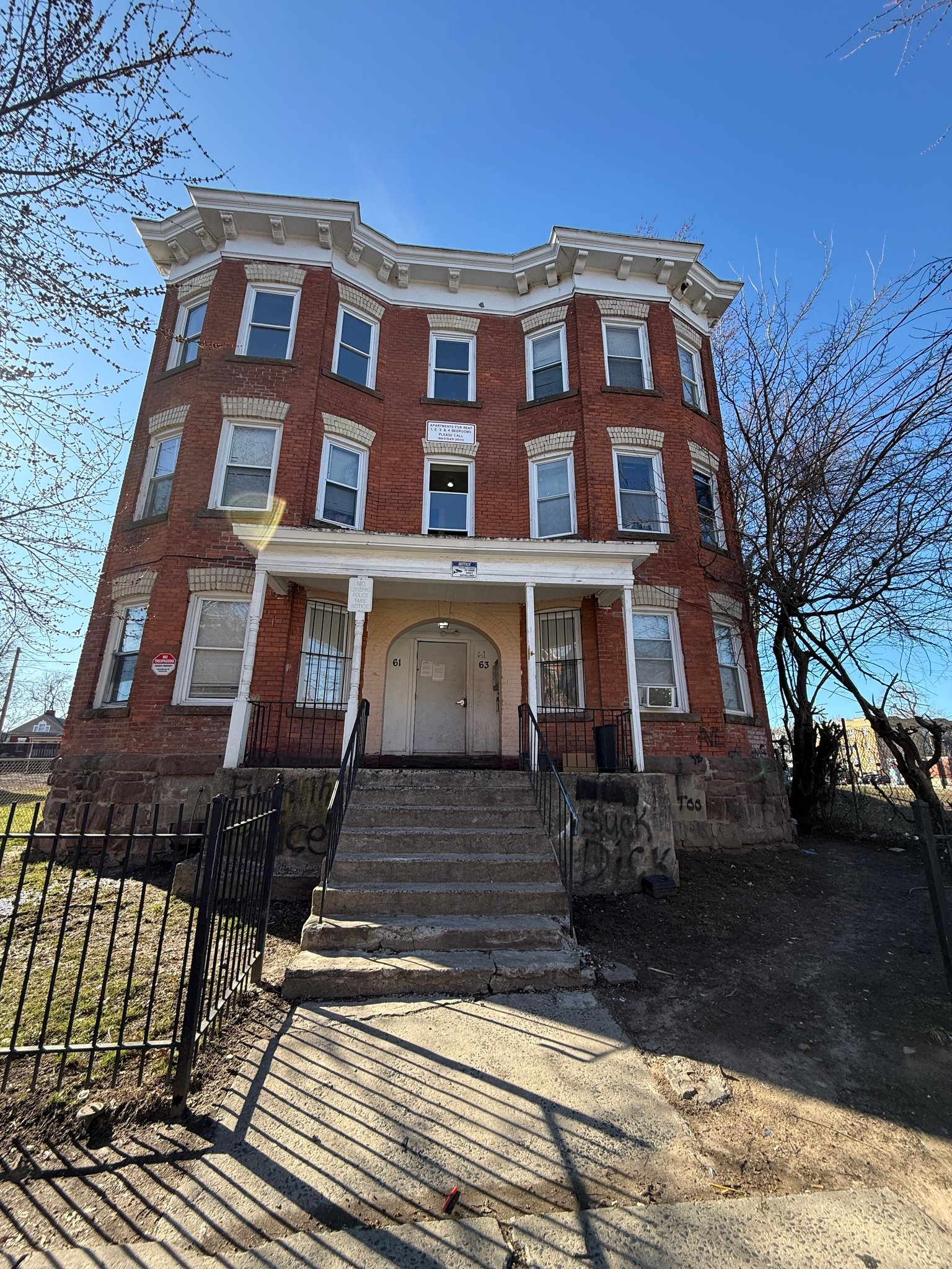 Hartford Apartment: 61 Bedford St