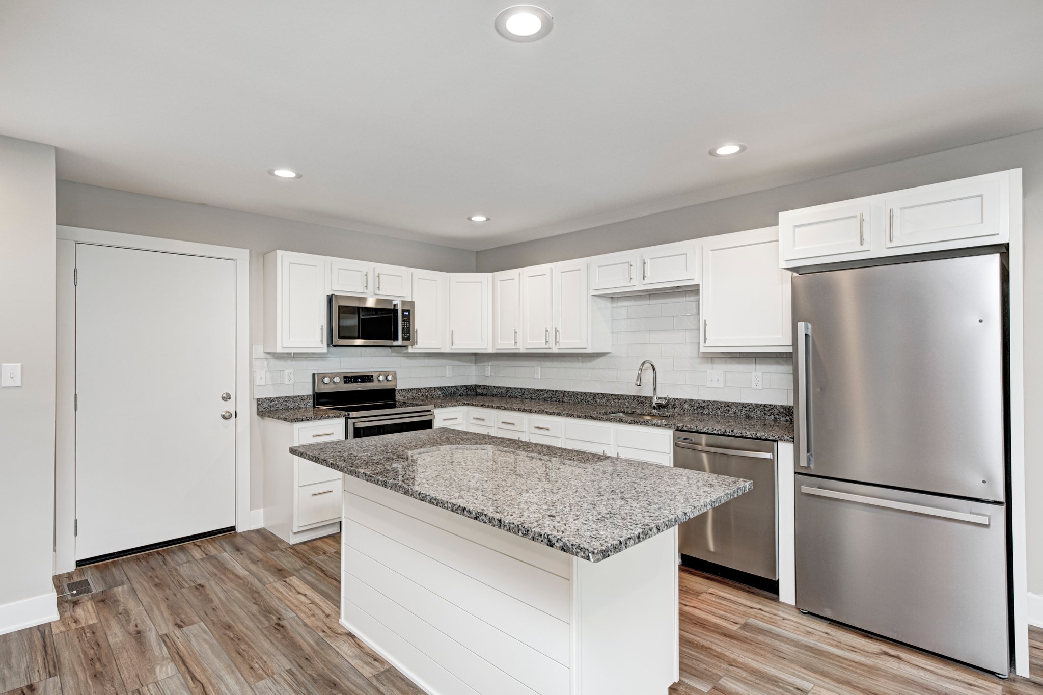 Speedway Apartment: 4977 W 16th