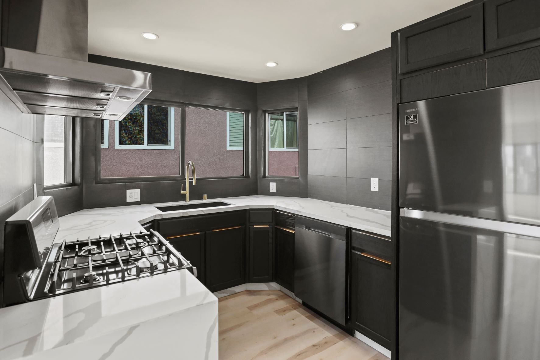 Los Angeles Apartment: 1139 Bellevue Avenue